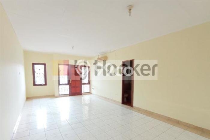 Rumah Terawat di Nagoya, Batam, LT 187m², LB 150m² Rumah Terawat di Nagoya, Batam, LT 187m², LB 150m²