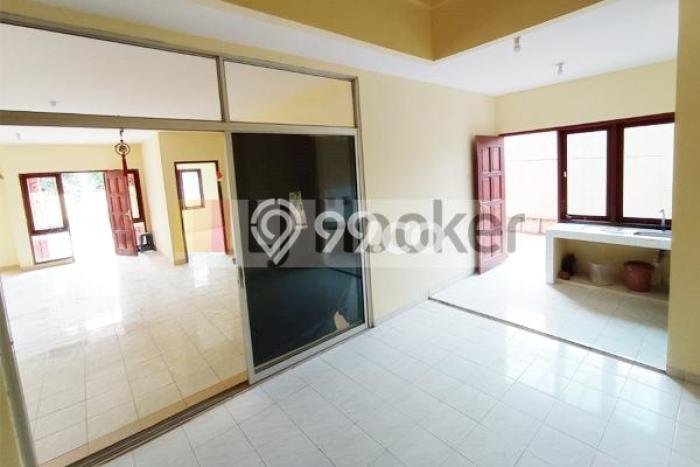 Rumah Terawat di Nagoya, Batam, LT 187m², LB 150m² Rumah Terawat di Nagoya, Batam, LT 187m², LB 150m²