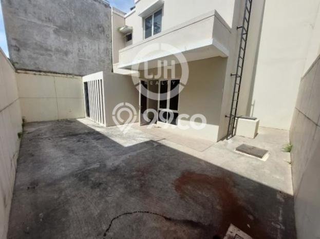 Rumah Minimalis 4 KT LT 200m2 di Batam Centre Rumah Minimalis 4 KT LT 200m2 di Batam Centre