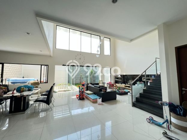 Rumah Elit Modern Tanpa Renovasi di Kota Baru Parahyangan Bandung Rumah Elit Modern Tanpa Renovasi di Kota Baru Parahyangan Bandung