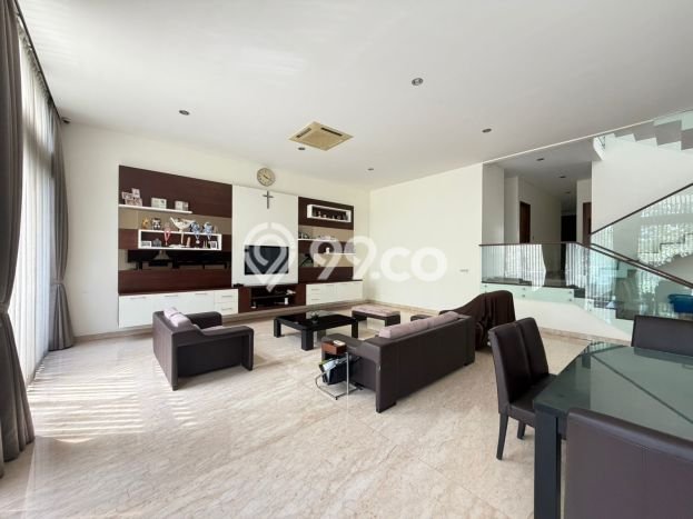 Rumah Mewah LB 500m2 Siap Pakai Desain Elegan di Kota Baru Parahyangan, Bandung Rumah Mewah LB 500m2 Siap Pakai Desain Elegan di Kota Baru Parahyangan, Bandung