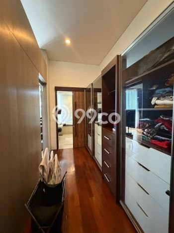 Rumah Mewah LB 500m2 Siap Pakai Desain Elegan di Kota Baru Parahyangan, Bandung Rumah Mewah LB 500m2 Siap Pakai Desain Elegan di Kota Baru Parahyangan, Bandung