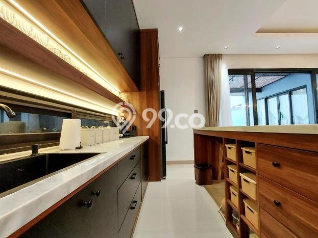 Jual Rumah Mewah Megah Dengan View Cantik di Cinere, Jakarta Selatan Jual Rumah Mewah Megah Dengan View Cantik di Cinere, Jakarta Selatan