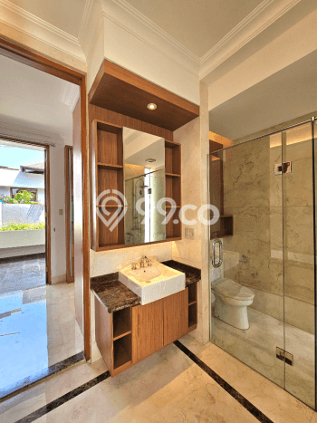 Rumah 5 KT 4 KM Fully Furnished di Lokasi Prestisius , Jakarta Selatan Rumah 5 KT 4 KM Fully Furnished di Lokasi Prestisius , Jakarta Selatan