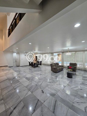 Rumah Strategis dengan Luas Tanah 600m² di Kawasan Senayan, Jakarta Selatan Rumah Strategis dengan Luas Tanah 600m² di Kawasan Senayan, Jakarta Selatan