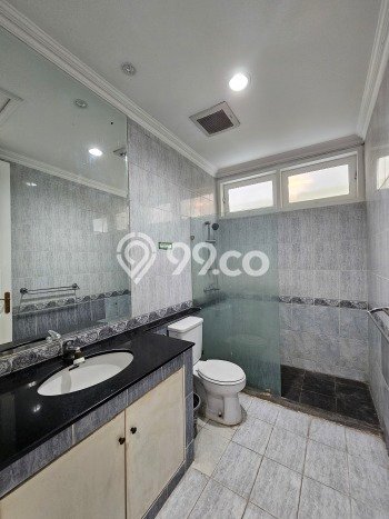 Rumah Strategis dengan Luas Tanah 600m² di Kawasan Senayan, Jakarta Selatan Rumah Strategis dengan Luas Tanah 600m² di Kawasan Senayan, Jakarta Selatan
