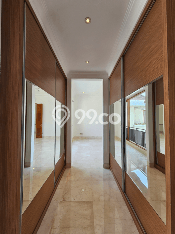 Rumah 5 KT 4 KM Fully Furnished di Lokasi Prestisius , Jakarta Selatan Rumah 5 KT 4 KM Fully Furnished di Lokasi Prestisius , Jakarta Selatan