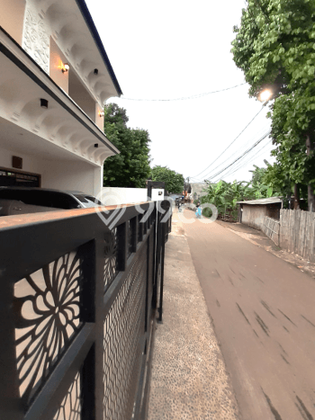 Kost Dijual di Cibubur dengan 17 KT dan Luas 530m2 Kost Dijual di Cibubur dengan 17 KT dan Luas 530m2