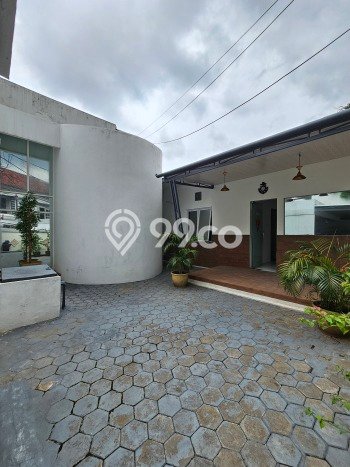Rumah Strategis dengan Luas Tanah 600m² di Kawasan Senayan, Jakarta Selatan Rumah Strategis dengan Luas Tanah 600m² di Kawasan Senayan, Jakarta Selatan