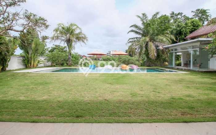 Rumah Elit LB 473m2 Siap Pakai Desain Elegan di Kerobokan Kelod, Badung Rumah Elit LB 473m2 Siap Pakai Desain Elegan di Kerobokan Kelod, Badung