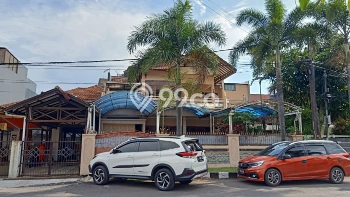 For Sale! Luxury House LT 270m2 Desain Elegan di Turangga For Sale! Luxury House LT 270m2 Desain Elegan di Turangga