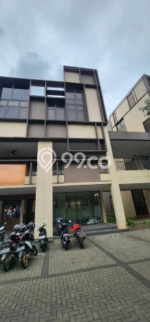 KAWASAN KOMERSIAL! Ruko Disewakan di BSD, Luas 355m2m², Jalan Utama KAWASAN KOMERSIAL! Ruko Disewakan di BSD, Luas 355m2m², Jalan Utama
