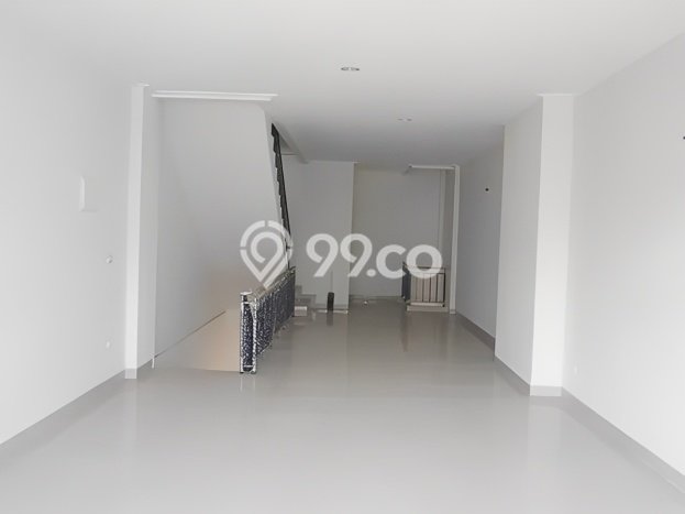 LOKASI PREMIUM! Ruko di Kelapa Gading, Luas 180m2m², Akses Strategis LOKASI PREMIUM! Ruko di Kelapa Gading, Luas 180m2m², Akses Strategis
