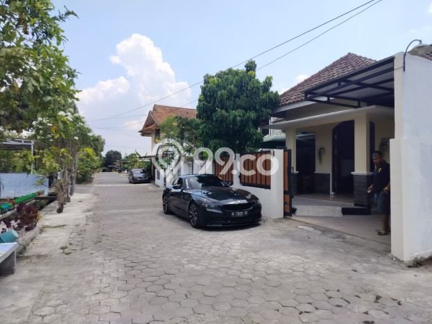 Rumah Modern 5 KT di Sleman Yogyakarta Full Furnished Rumah Modern 5 KT di Sleman Yogyakarta Full Furnished