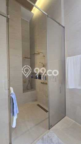 Jual Rumah Luas Megah Dengan View Eksklusif di Pluit, Jakarta Utara Jual Rumah Luas Megah Dengan View Eksklusif di Pluit, Jakarta Utara