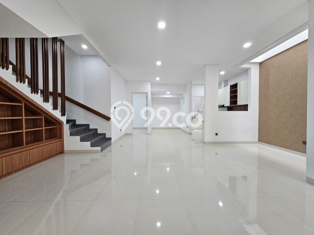 Rumah Mewah LB 240m2 Siap Huni Desain Elegan di Gading Serpong, Tangerang Rumah Mewah LB 240m2 Siap Huni Desain Elegan di Gading Serpong, Tangerang