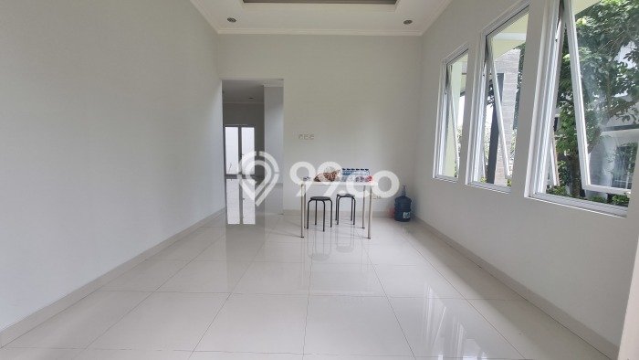 Rumah Mewah LB 360m2 Siap Pakai Desain Elegan di BSD City, Tangerang Rumah Mewah LB 360m2 Siap Pakai Desain Elegan di BSD City, Tangerang