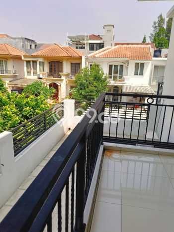 Rumah Elit Modern Siap Huni di BSD City Tangerang Rumah Elit Modern Siap Huni di BSD City Tangerang