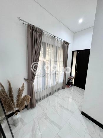 Dijual Rumah 5 Kamar Lokasi Strategis Bagus dan Strategis di Rungkut Dijual Rumah 5 Kamar Lokasi Strategis Bagus dan Strategis di Rungkut