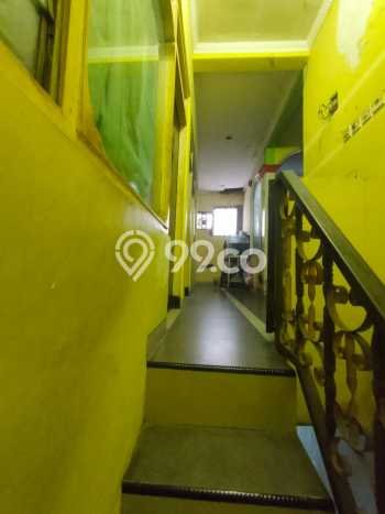Rumah 6 KT 3 KM Luas Tanah 180m2m², LB 180m2m² di , Surabaya Rumah 6 KT 3 KM Luas Tanah 180m2m², LB 180m2m² di , Surabaya