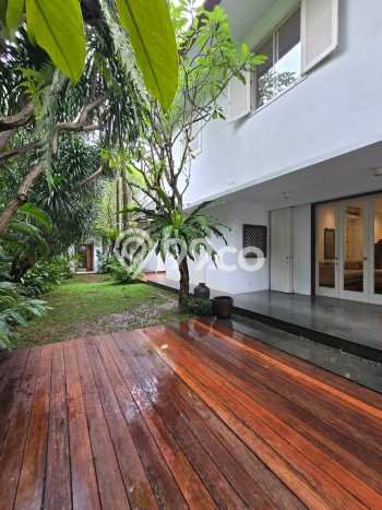 Hunian Minimalis dengan LT 1200m2 & LB 1300m2 Dikontrakkan di Kemang Hunian Minimalis dengan LT 1200m2 & LB 1300m2 Dikontrakkan di Kemang