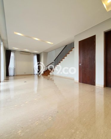 Lokasi strategis! Rumah siap huni disewakan di Cilandak LB 319m2 Lokasi strategis! Rumah siap huni disewakan di Cilandak LB 319m2