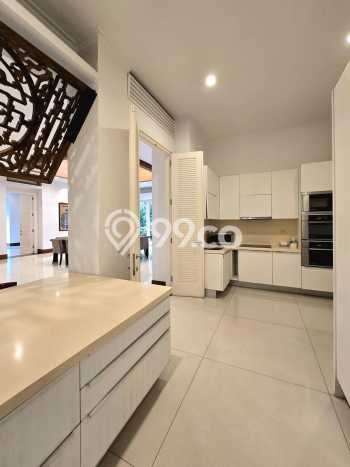 Hunian Minimalis dengan LT 1200m2 & LB 1300m2 Dikontrakkan di Kemang Hunian Minimalis dengan LT 1200m2 & LB 1300m2 Dikontrakkan di Kemang