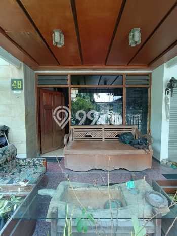 Ready to Use! Premium House LT 300m2 Desain Elegan di Ketintang Ready to Use! Premium House LT 300m2 Desain Elegan di Ketintang