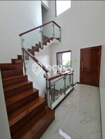 Ready to Use! Luxury House LT 225m2 Desain Elegan di Jatimurni Ready to Use! Luxury House LT 225m2 Desain Elegan di Jatimurni