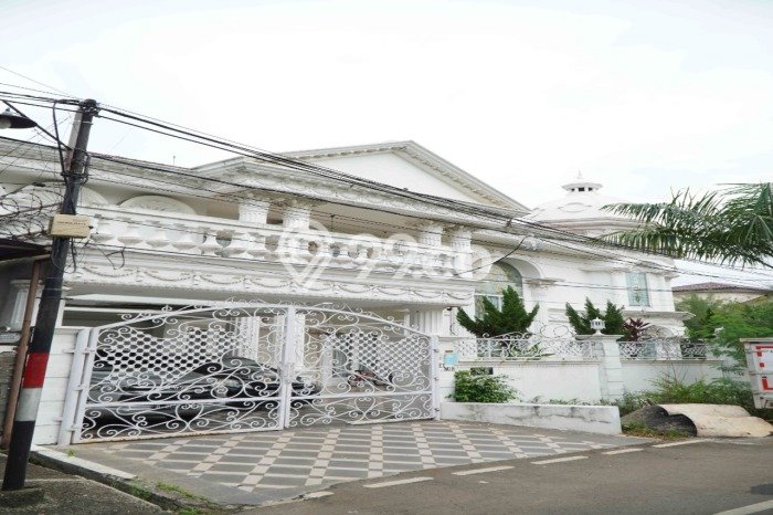 Jual Rumah Mewah Elegan Dengan View Cantik di Pondok Kelapa, Jakarta Timur Jual Rumah Mewah Elegan Dengan View Cantik di Pondok Kelapa, Jakarta Timur