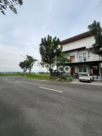 Dijual Rumah Luas Elegan Dengan View Cantik di Sambiroto, Semarang Dijual Rumah Luas Elegan Dengan View Cantik di Sambiroto, Semarang