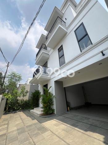 Disewakan! Rumah 5 Kamar Tidur &
5 Kamar Mandi di Senopati, Jakarta Selatan Disewakan! Rumah 5 Kamar Tidur &
5 Kamar Mandi di Senopati, Jakarta Selatan