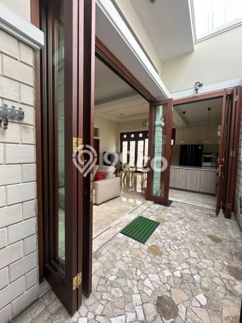Hunian Minimalis dengan LT 350m2 & LB 335m2 Disewakan di Senopati Hunian Minimalis dengan LT 350m2 & LB 335m2 Disewakan di Senopati