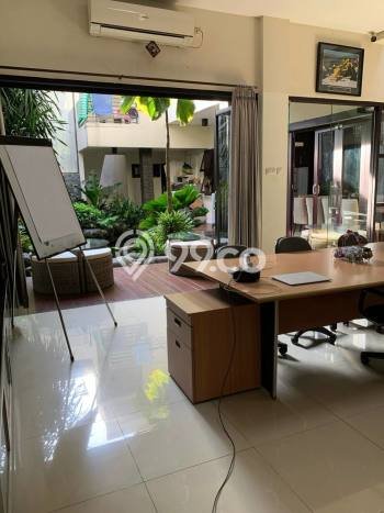 Rumah Elit LB 650m2 Siap Huni Desain Elegan di Soekarno Hatta, Malang Rumah Elit LB 650m2 Siap Huni Desain Elegan di Soekarno Hatta, Malang