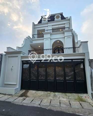 Hunian Mewah Siap Huni LT 221m2 di Jagakarsa, Jakarta Selatan Hunian Mewah Siap Huni LT 221m2 di Jagakarsa, Jakarta Selatan