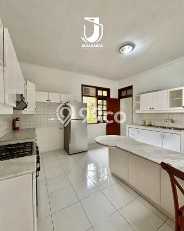 Jarang Ada! Rumah Kontrakan 6 Kamar Nyaman Siap Huni Kemang Jarang Ada! Rumah Kontrakan 6 Kamar Nyaman Siap Huni Kemang
