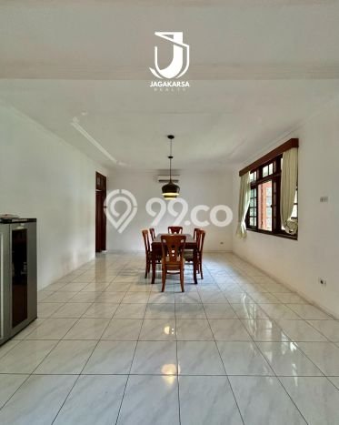 Jarang Ada! Rumah Kontrakan 6 Kamar Nyaman Siap Huni Kemang Jarang Ada! Rumah Kontrakan 6 Kamar Nyaman Siap Huni Kemang