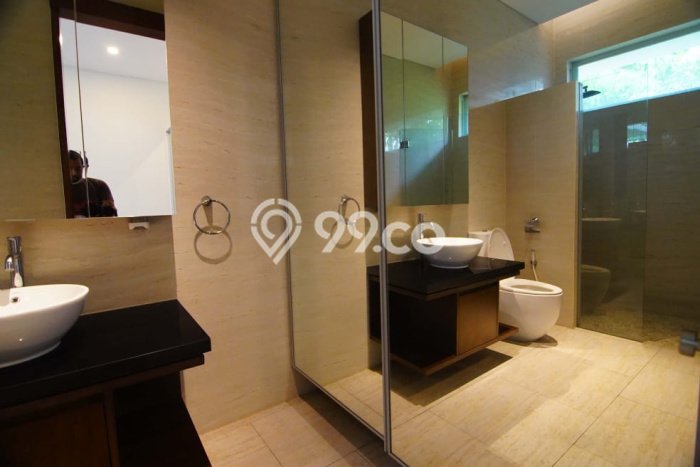 Ready to Use! Luxury House LT 1135m2 Desain Modern di Pejaten Ready to Use! Luxury House LT 1135m2 Desain Modern di Pejaten