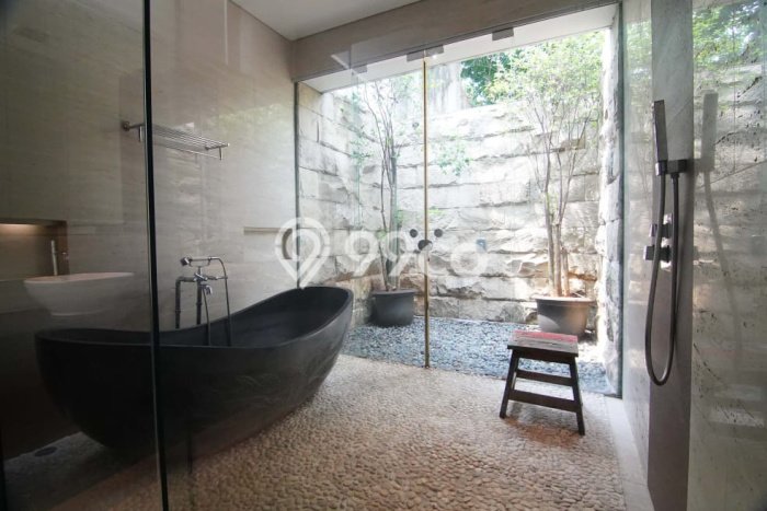 Ready to Use! Luxury House LT 1135m2 Desain Modern di Pejaten Ready to Use! Luxury House LT 1135m2 Desain Modern di Pejaten