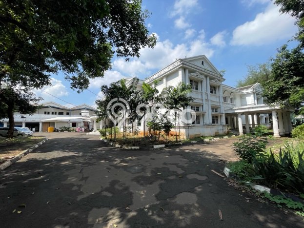 Hunian Elit LB 1000m2 Siap Huni Desain Elegan di Kemang, Jakarta Selatan Hunian Elit LB 1000m2 Siap Huni Desain Elegan di Kemang, Jakarta Selatan