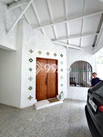 Ready to Use! Luxury House LT 225m2 Desain Modern di Lebak Bulus Ready to Use! Luxury House LT 225m2 Desain Modern di Lebak Bulus