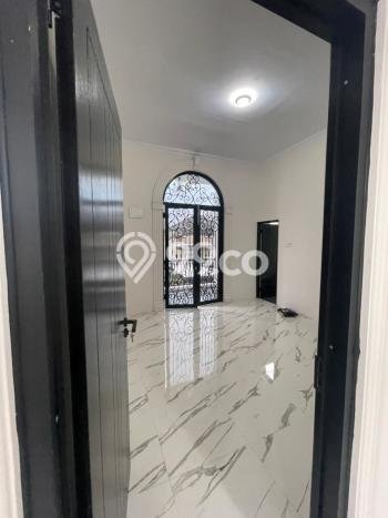 For Sale! Luxury House LT 252m2 Desain Modern di Sentul City For Sale! Luxury House LT 252m2 Desain Modern di Sentul City