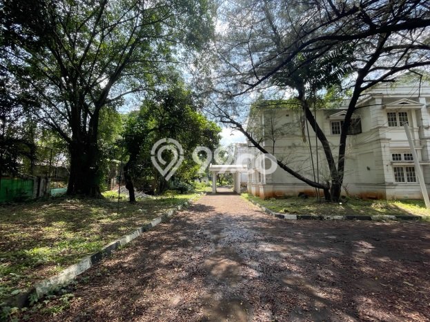 Hunian Elit LB 1000m2 Siap Huni Desain Elegan di Kemang, Jakarta Selatan Hunian Elit LB 1000m2 Siap Huni Desain Elegan di Kemang, Jakarta Selatan