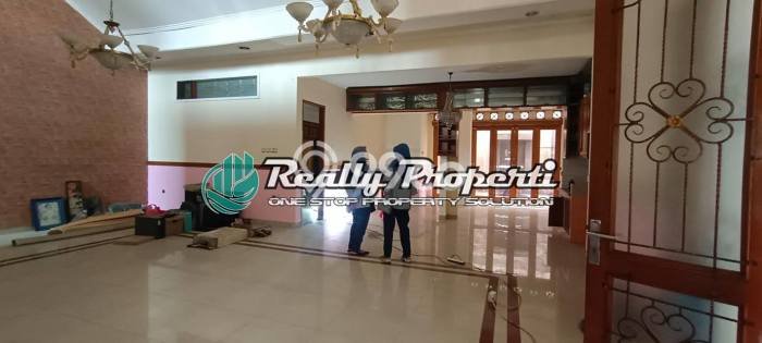 Hunian Elit LB 380m2 Siap Pakai Desain Elegan di Pondok Kelapa, Jakarta Timur Hunian Elit LB 380m2 Siap Pakai Desain Elegan di Pondok Kelapa, Jakarta Timur