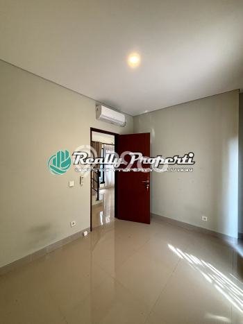 BEST LOCATION! Rumah di , Dekat Stasiun, 3 KT, Luas 84m2m² Bangunan 84m2m² BEST LOCATION! Rumah di , Dekat Stasiun, 3 KT, Luas 84m2m² Bangunan 84m2m²