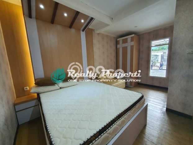Rumah Eksklusif di Cipayung, Jakarta Timur, Luas 129m² LB 100m² Rumah Eksklusif di Cipayung, Jakarta Timur, Luas 129m² LB 100m²