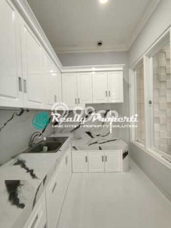 Siap Huni Rumah Mewah 4 Kamar di Duren Sawit Dekat ke Mana Saja Siap Huni Rumah Mewah 4 Kamar di Duren Sawit Dekat ke Mana Saja