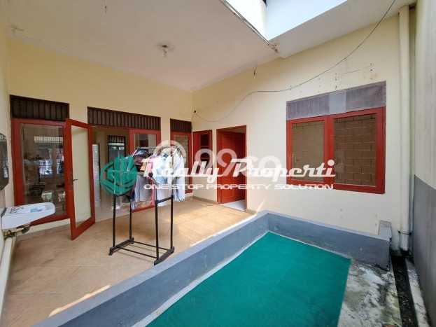 Rumah Menguntungkan di Cikunir, Dekat Kawasan Bisnis, Bekasi - LT 180m² Rumah Menguntungkan di Cikunir, Dekat Kawasan Bisnis, Bekasi - LT 180m²