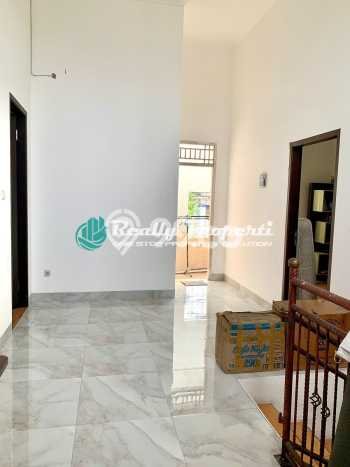 Rumah 5 KT 5 KM Luas Tanah 300m², LB 250m² di Jati Cempaka, Bekasi Rumah 5 KT 5 KM Luas Tanah 300m², LB 250m² di Jati Cempaka, Bekasi