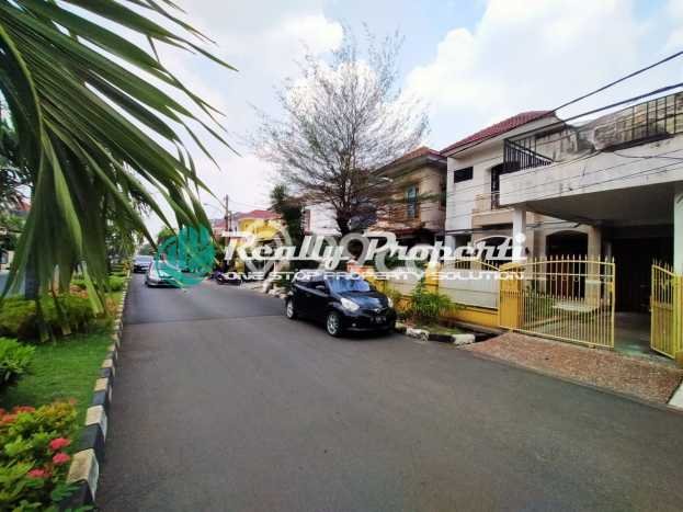Rumah area Galaxy, 4 KT, Dekat Pusat Kota, Luas 180m² Bangunan 200m² Rumah area Galaxy, 4 KT, Dekat Pusat Kota, Luas 180m² Bangunan 200m²